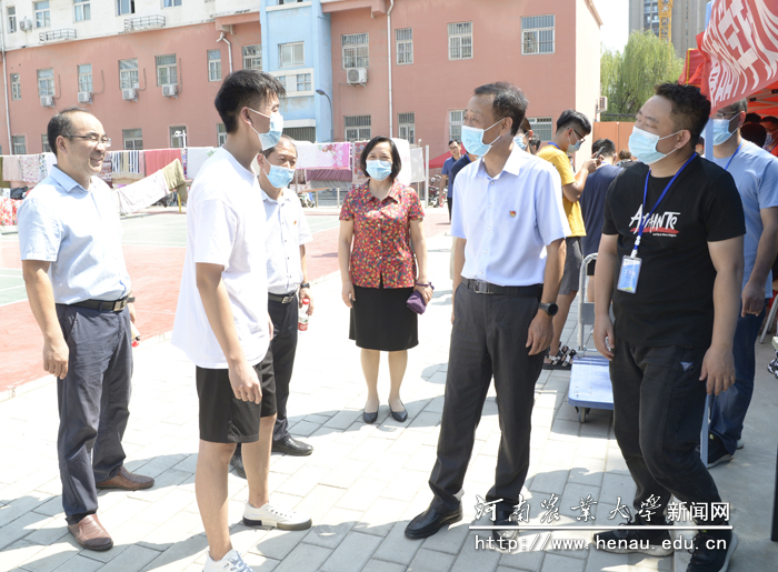 校党委书记魏蒙关一行了解学生返校报到情况 校党委书记魏蒙关一行了解学生返校报到情况