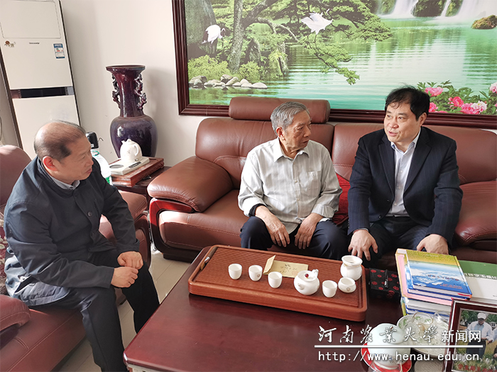 校领导看望胡廷积教授 校领导看望胡廷积教授